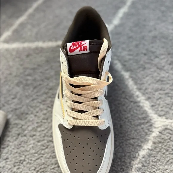 LIKE NEW JORSAN 1 TRAVIS SCOTT MOCHA SIZE 9.5 AMAZING CONDITION